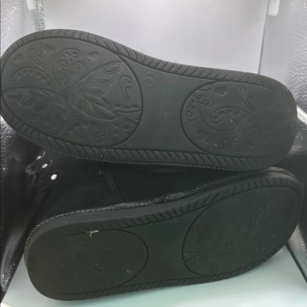 SO Black Suede Slip-On Boots